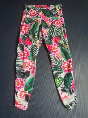 Old Navy Floral Print 7/8 Leggings - Pink, Green & Navy on Gray